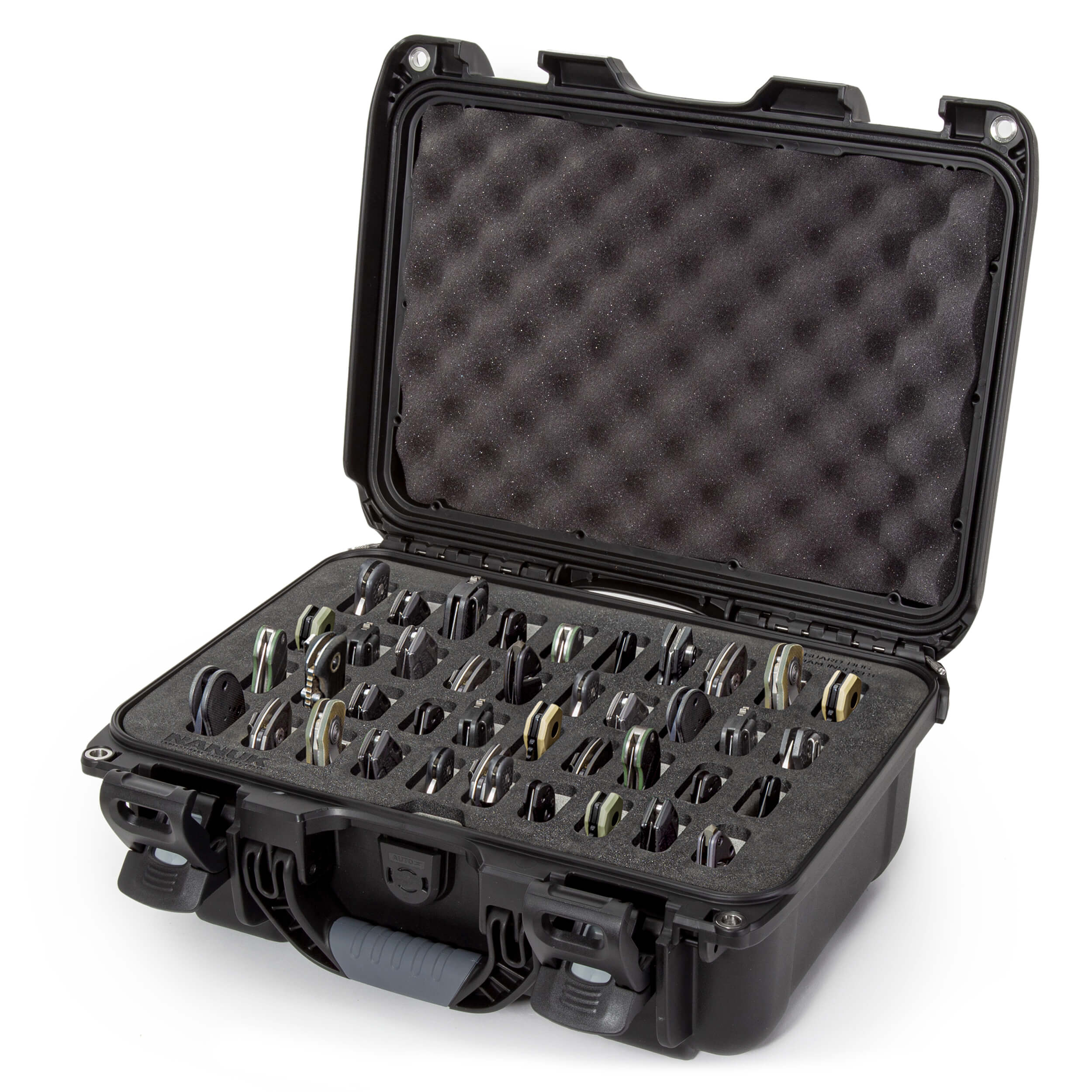 NANUK 915 40-Knives Case Black angle view